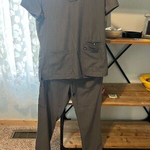 Beyond Scrubs Women’s 2-Piece Set – Gray Top & Pants, Size Small